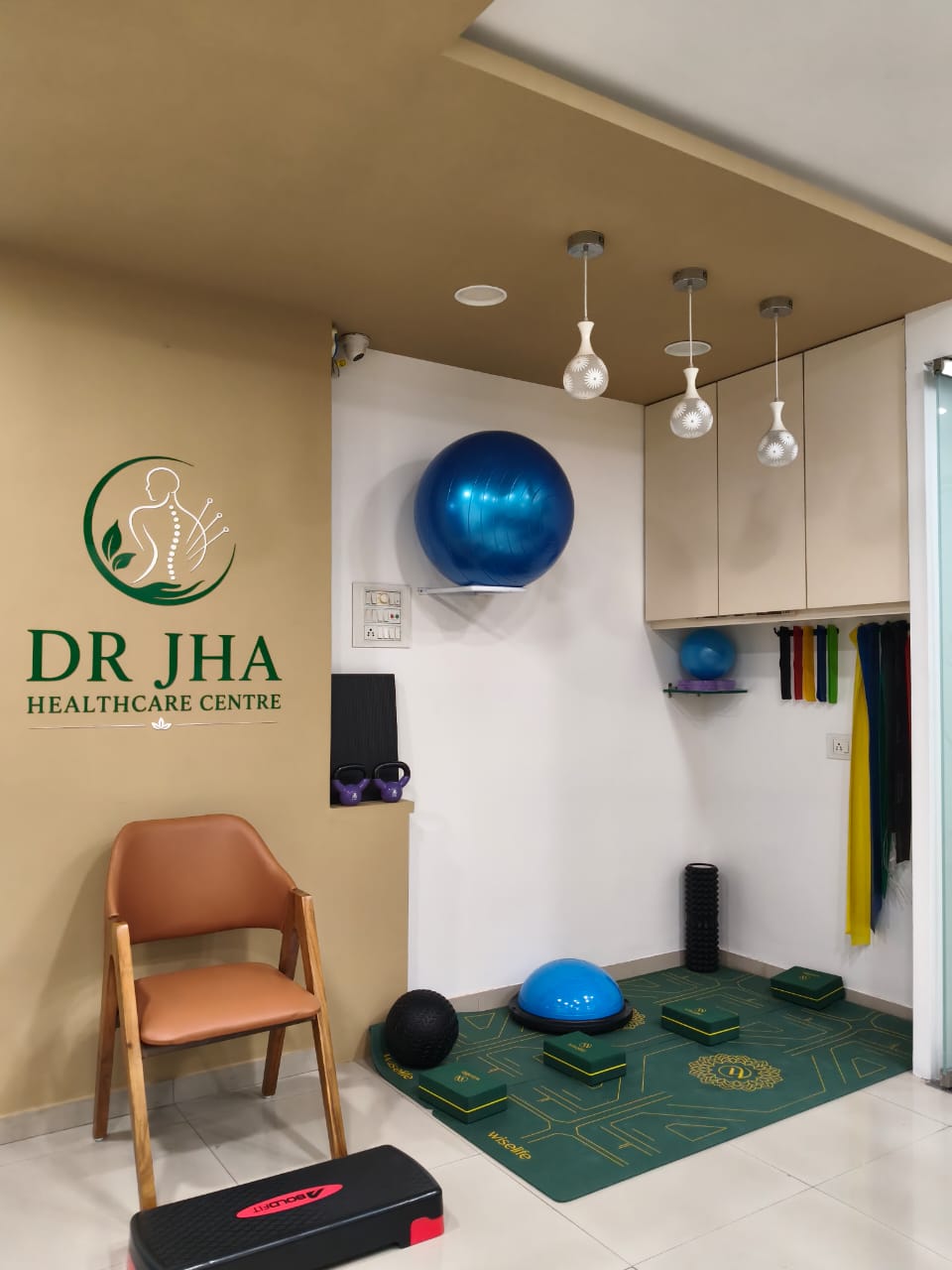 Modern clinical reception and patient care facility in Vesu