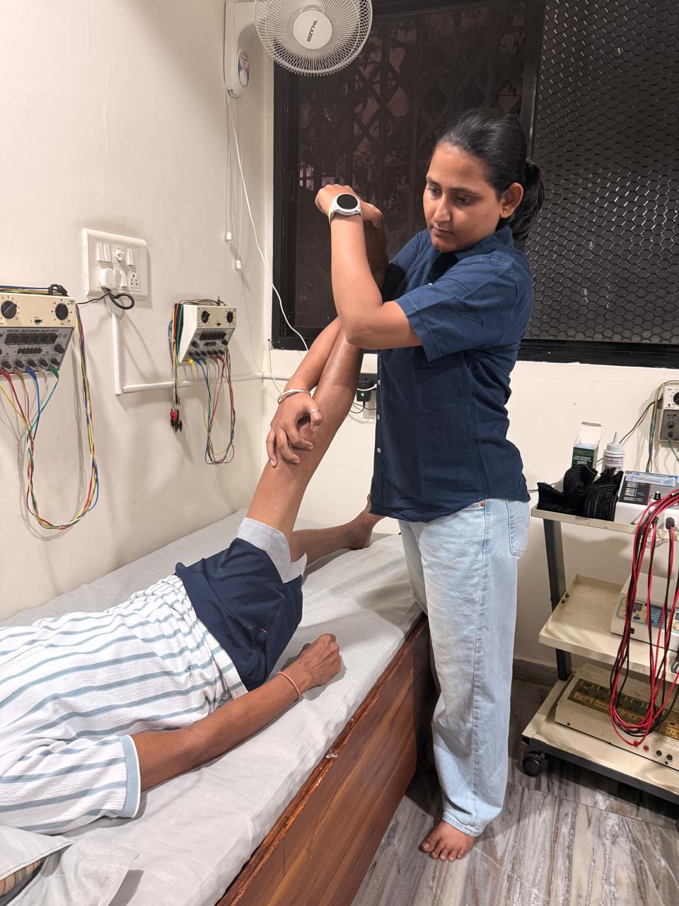 Physiotherapy and lower limb rehabilitation session at Vasai clinic